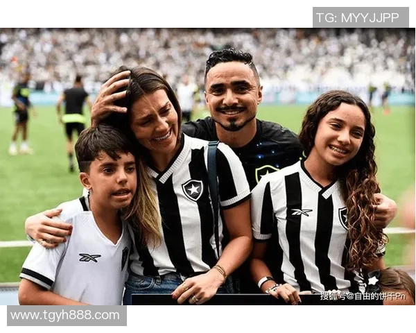 足坛巨星正式宣布退役引发热议球迷纷纷回顾辉煌生涯瞬间